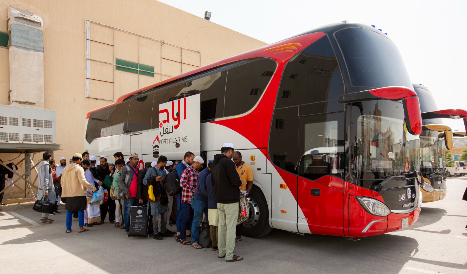 تسيير عدد 3 حافلة إلى مكة المكرمة تحمل 147 معتمراً