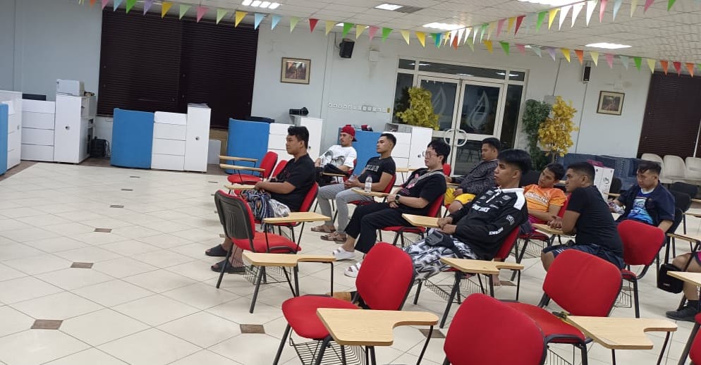 برنامج "ربح البيع" لـ 12 فرد وأسلم 3 أشخاص منهم